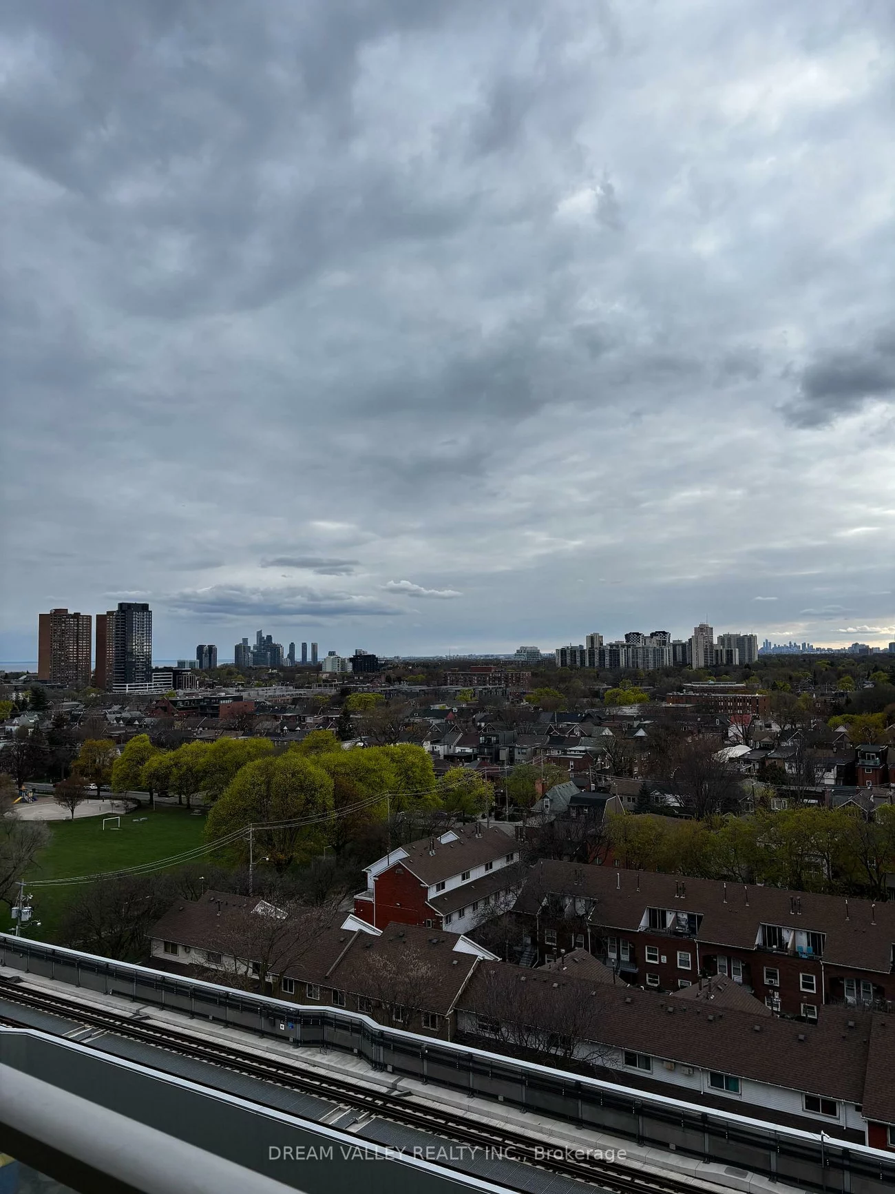 812, Lansdowne, Dovercourt-Wallace Emerson-Junction, Toronto