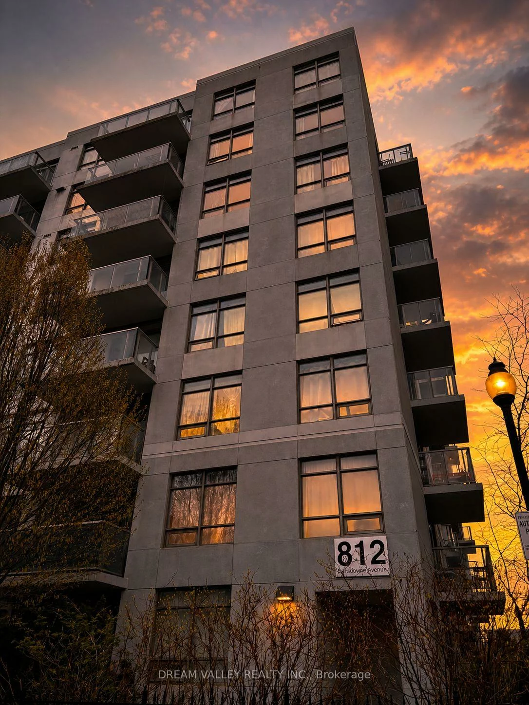 812, Lansdowne, Dovercourt-Wallace Emerson-Junction, Toronto
