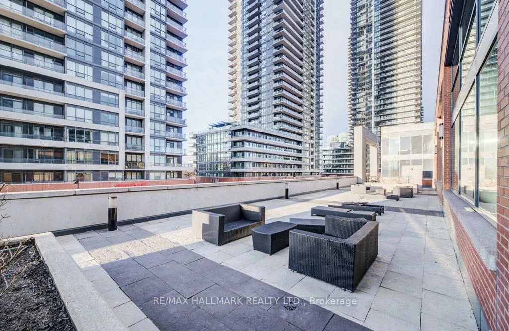 2200, Lakeshore, Mimico, Toronto
