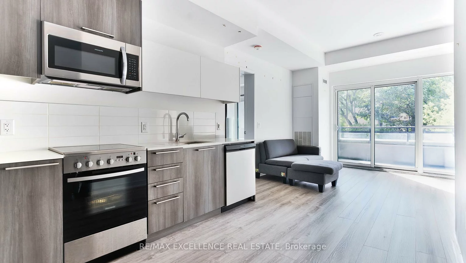 25, Neighbourhood, Stonegate-Queensway, Toronto