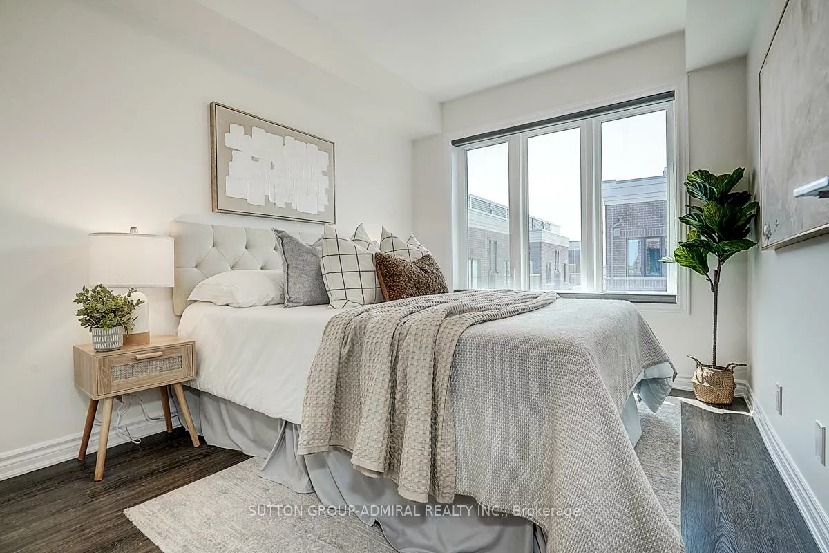 85, Eastwood Park, Long Branch, Toronto