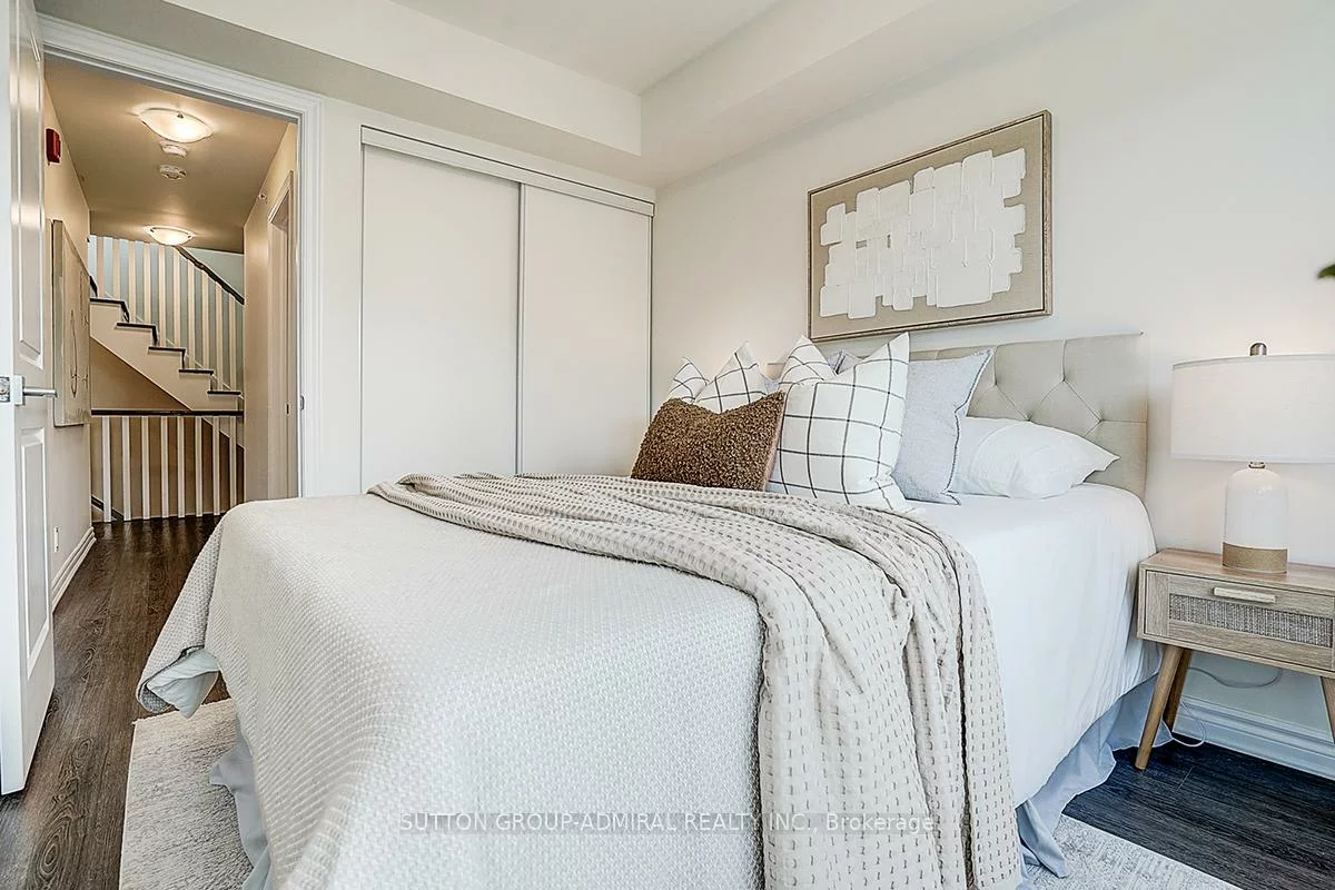 85, Eastwood Park, Long Branch, Toronto