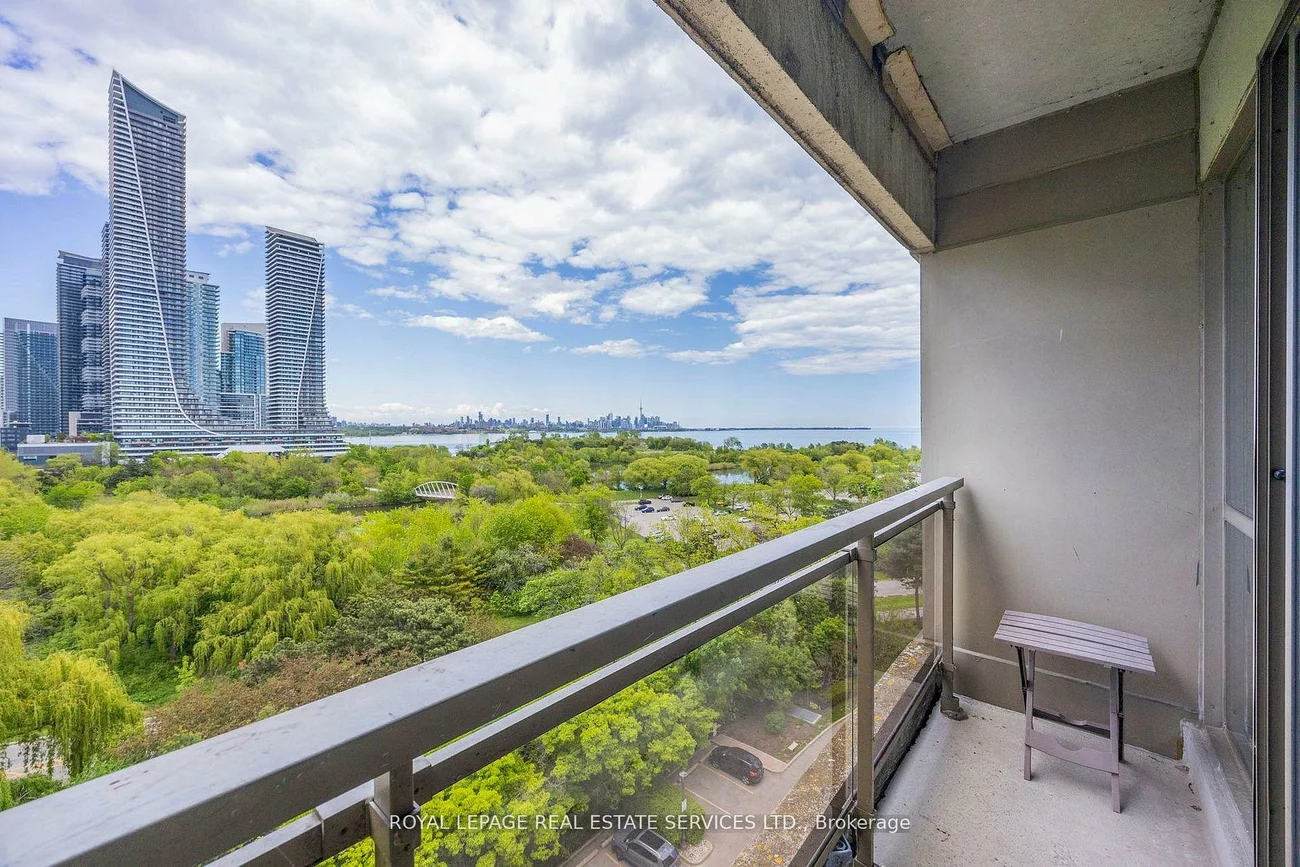 2261, Lake shore, Mimico, Toronto