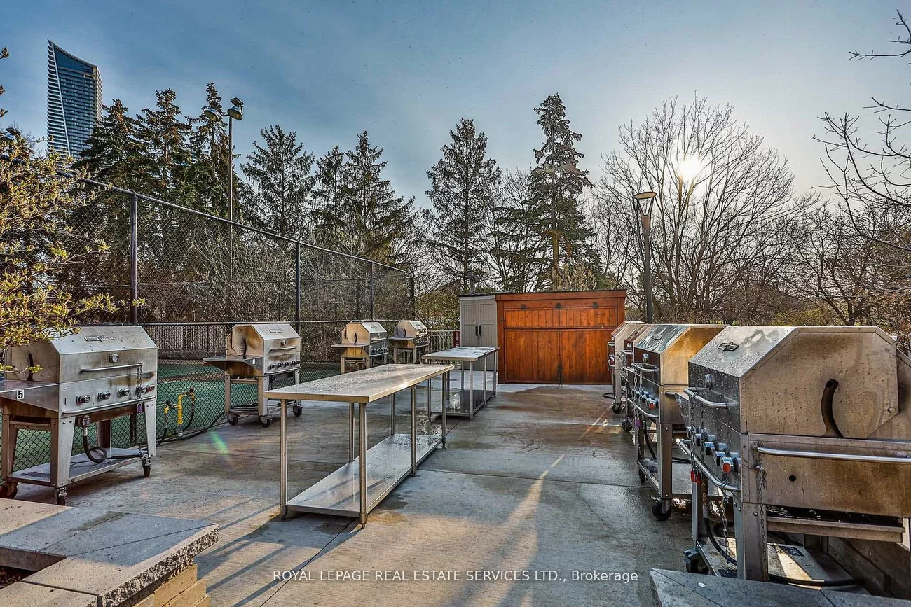 2261, Lake shore, Mimico, Toronto
