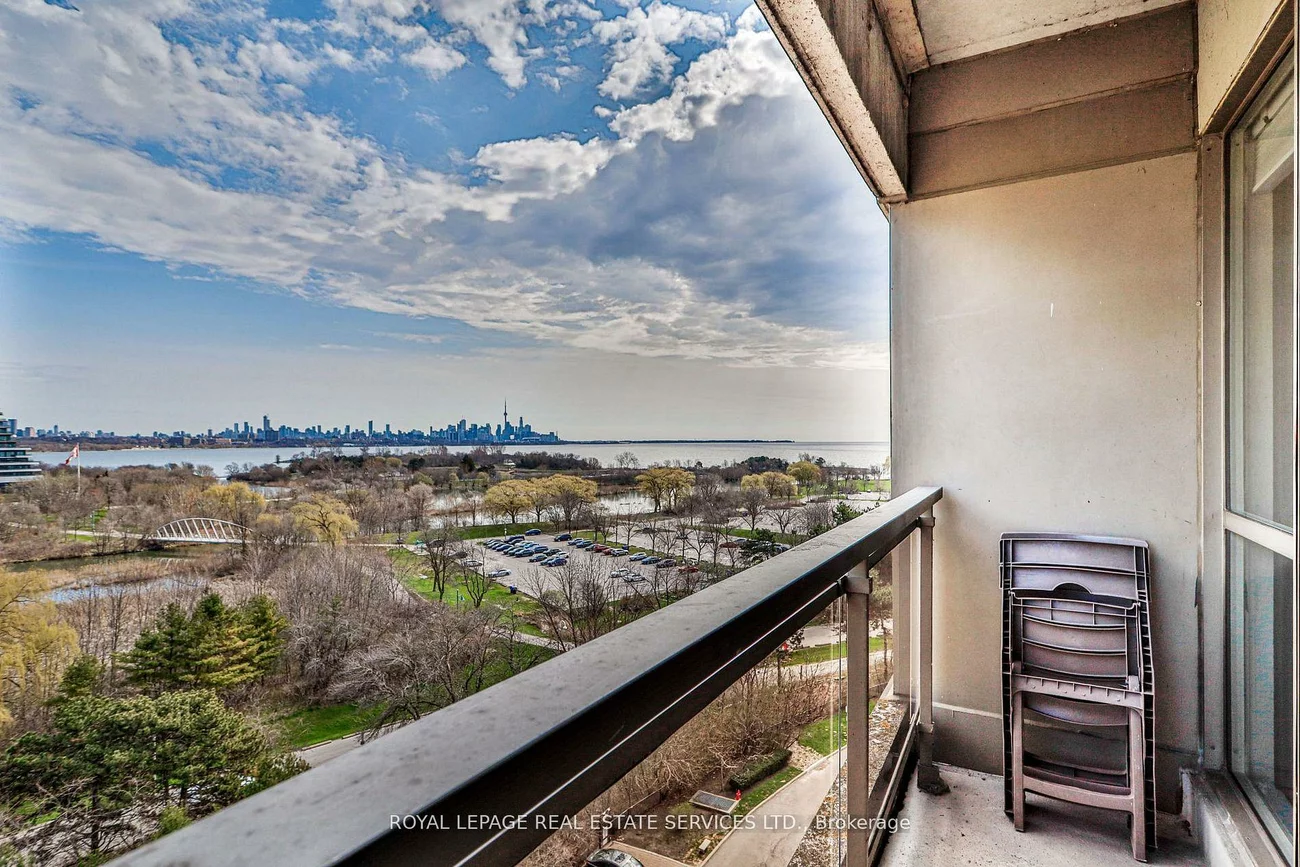 2261, Lake shore, Mimico, Toronto