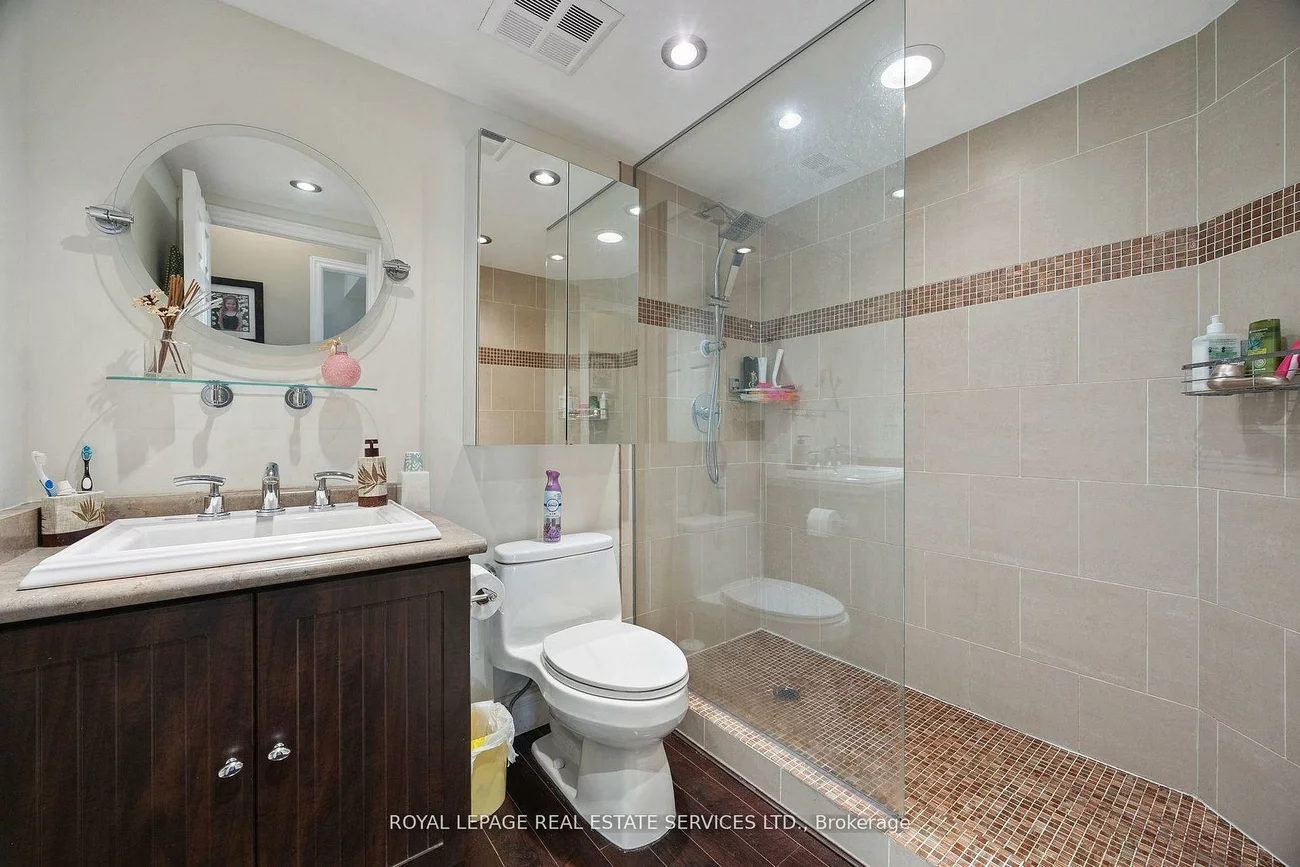 2261, Lake shore, Mimico, Toronto