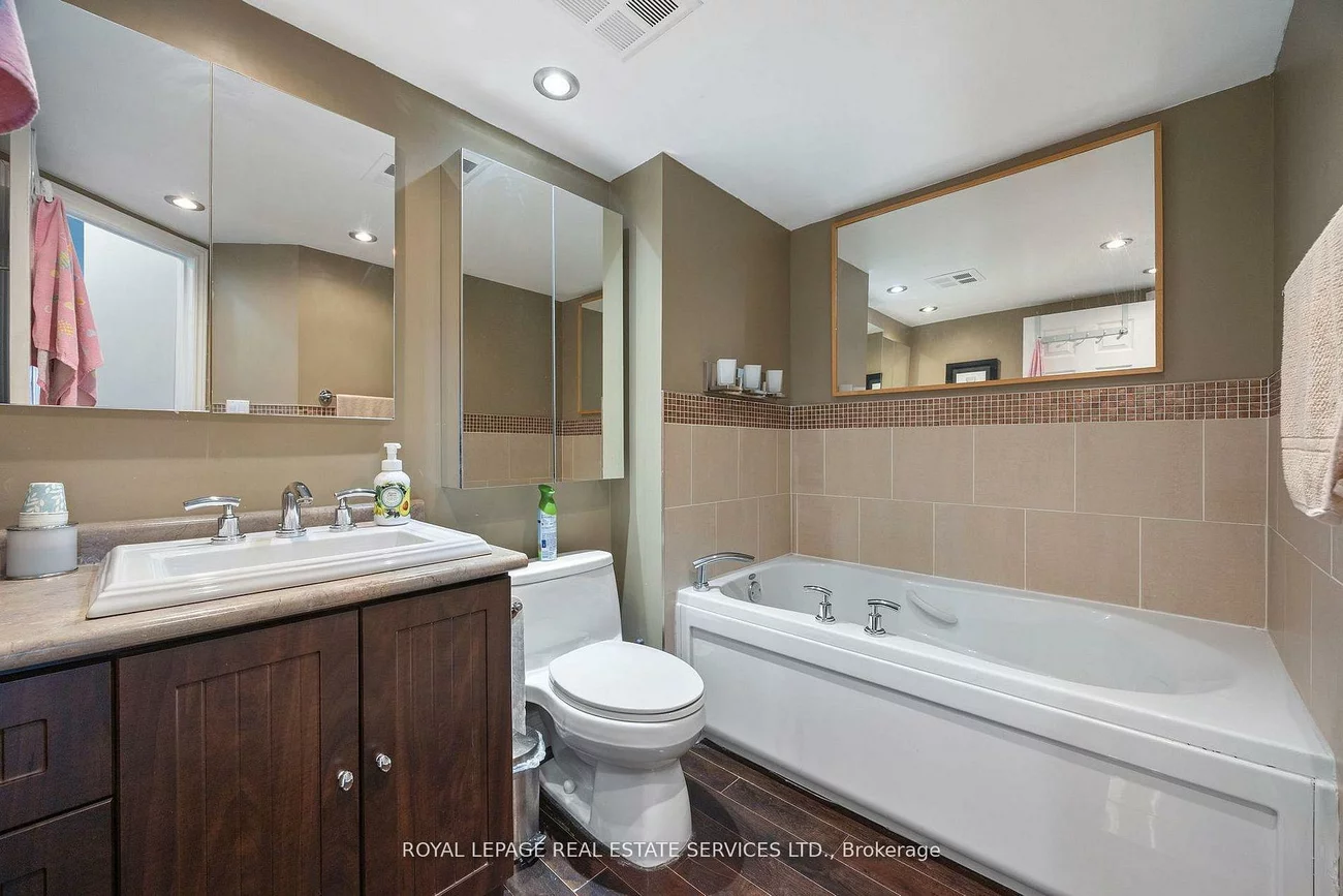 2261, Lake shore, Mimico, Toronto