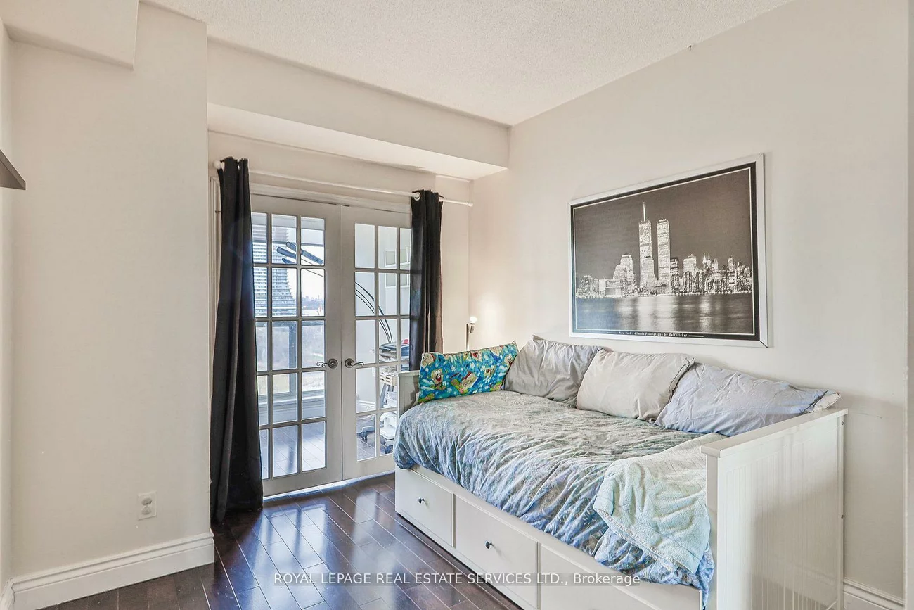 2261, Lake shore, Mimico, Toronto