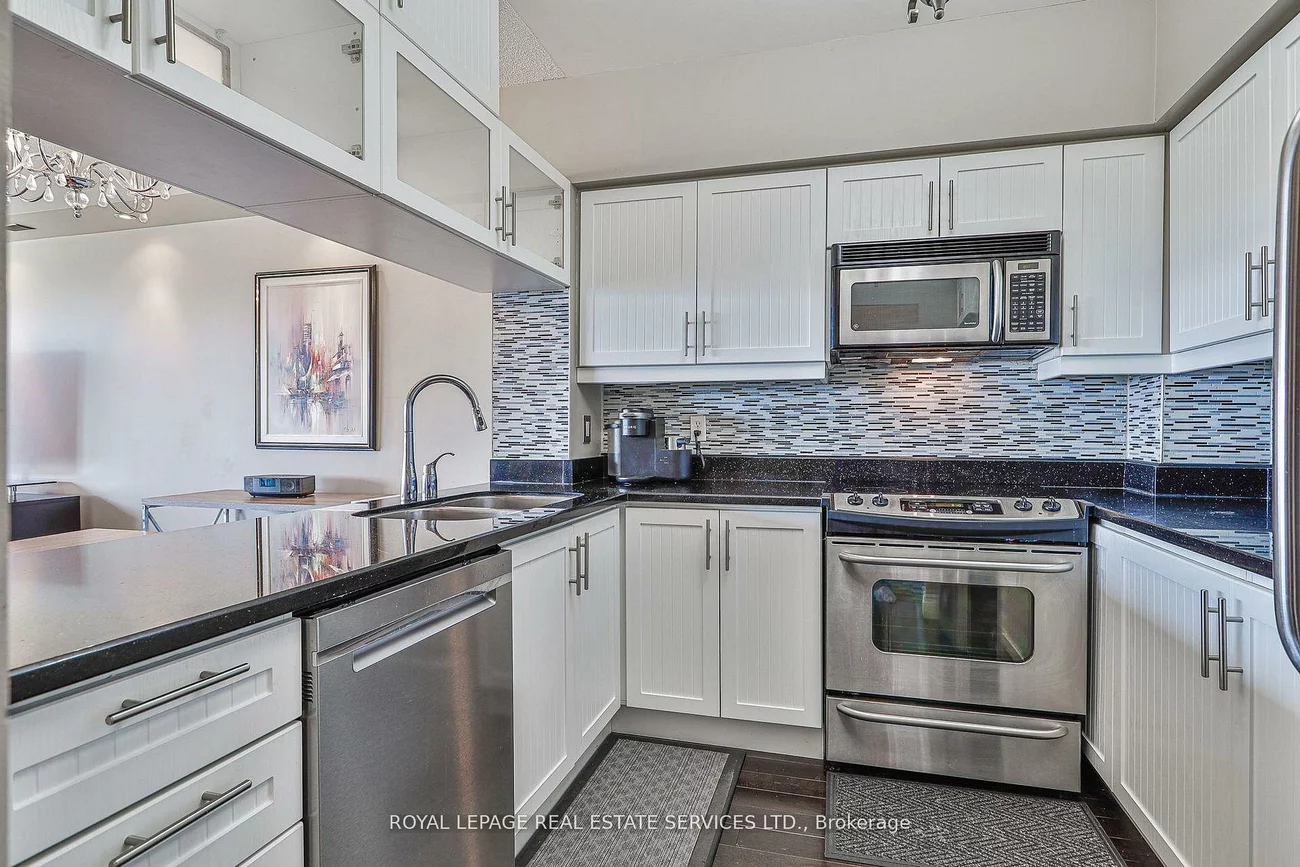 2261, Lake shore, Mimico, Toronto