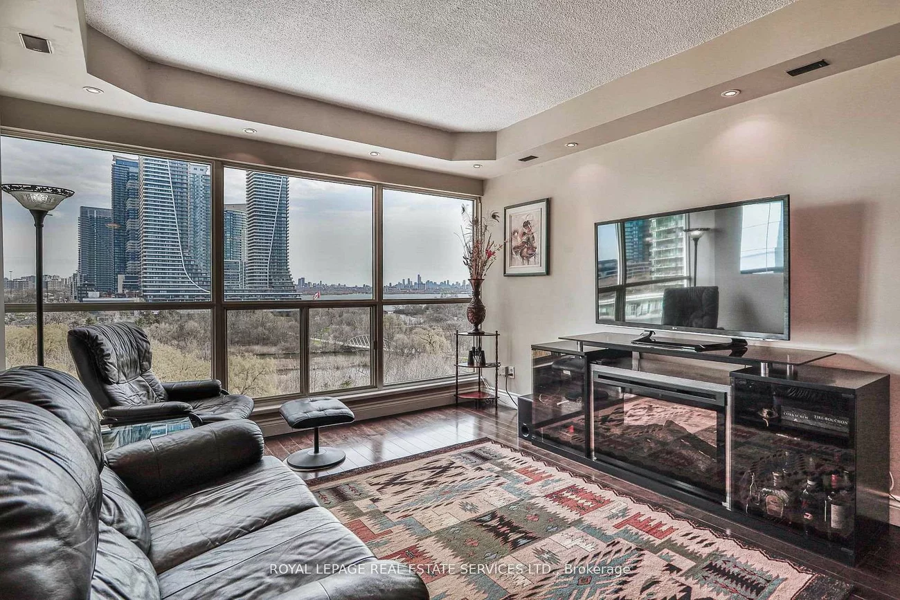 2261, Lake shore, Mimico, Toronto