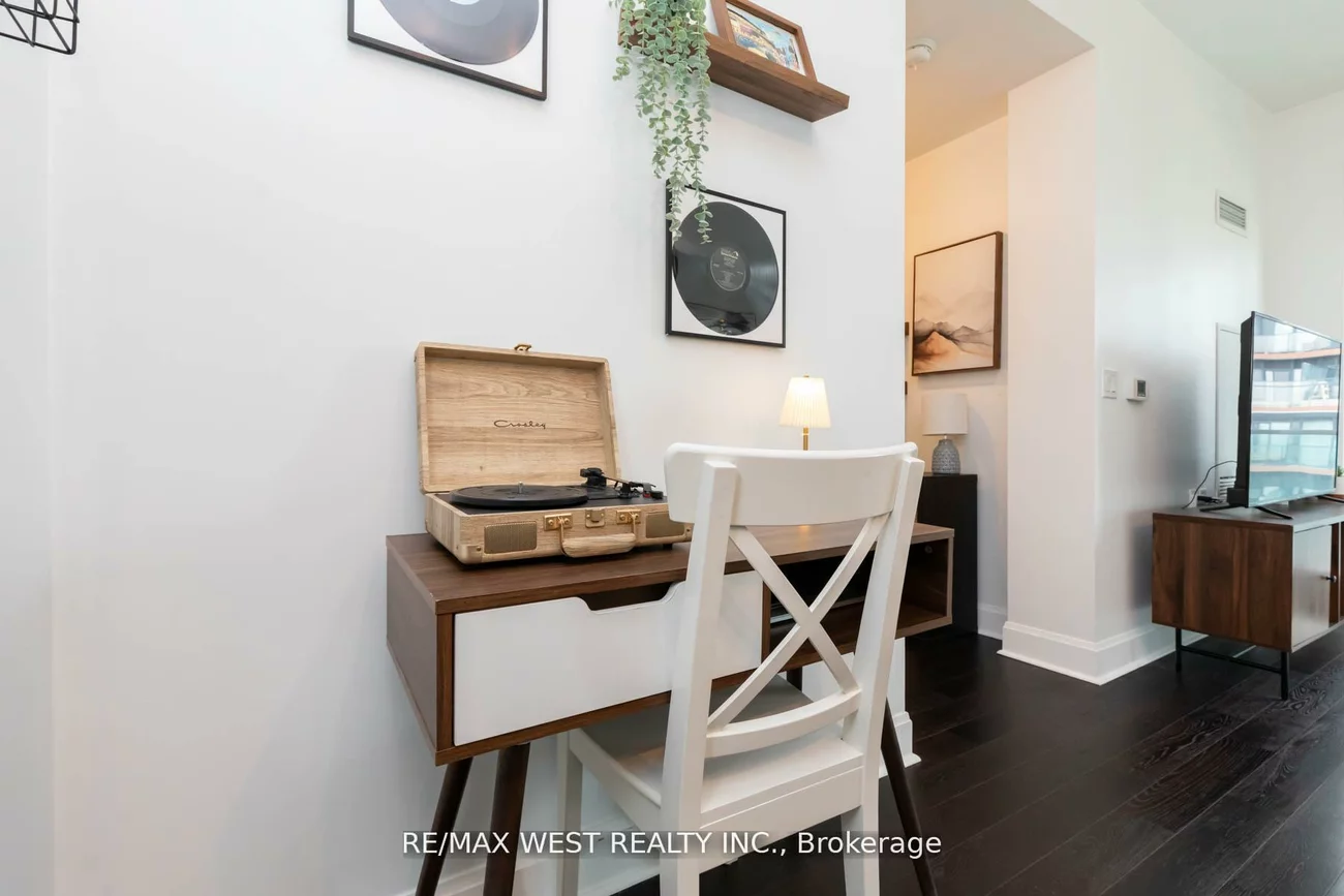 33, Shore Breeze, Mimico, Toronto