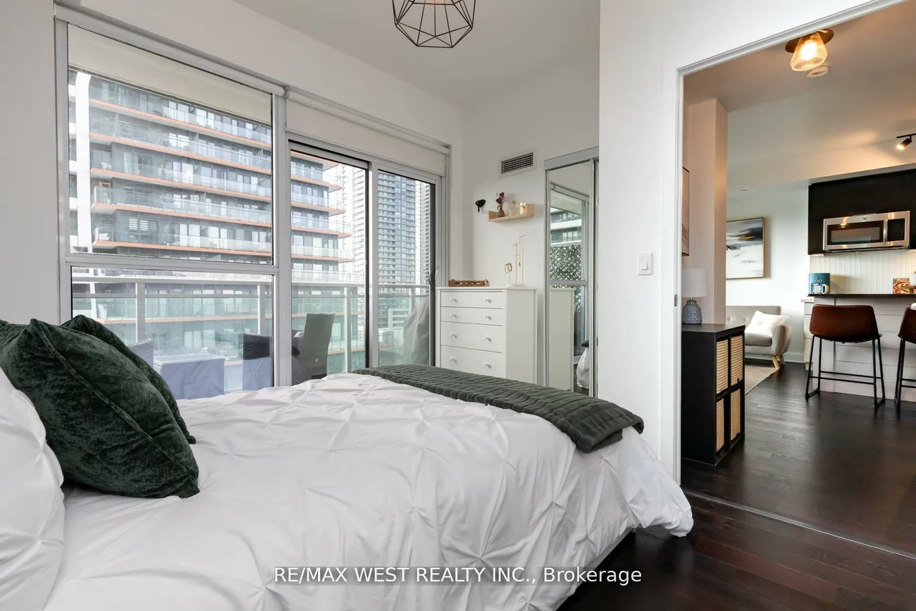 33, Shore Breeze, Mimico, Toronto