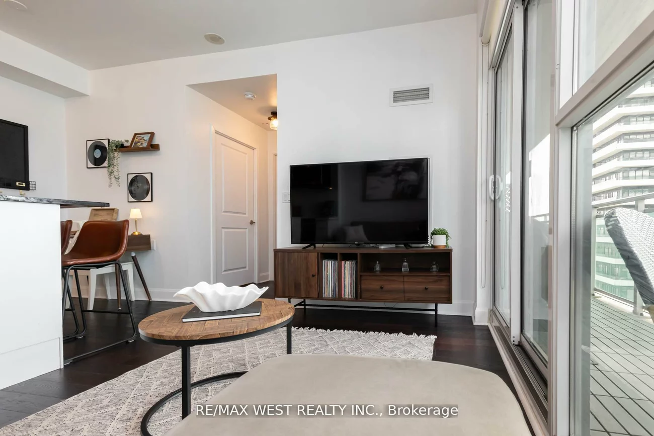 33, Shore Breeze, Mimico, Toronto