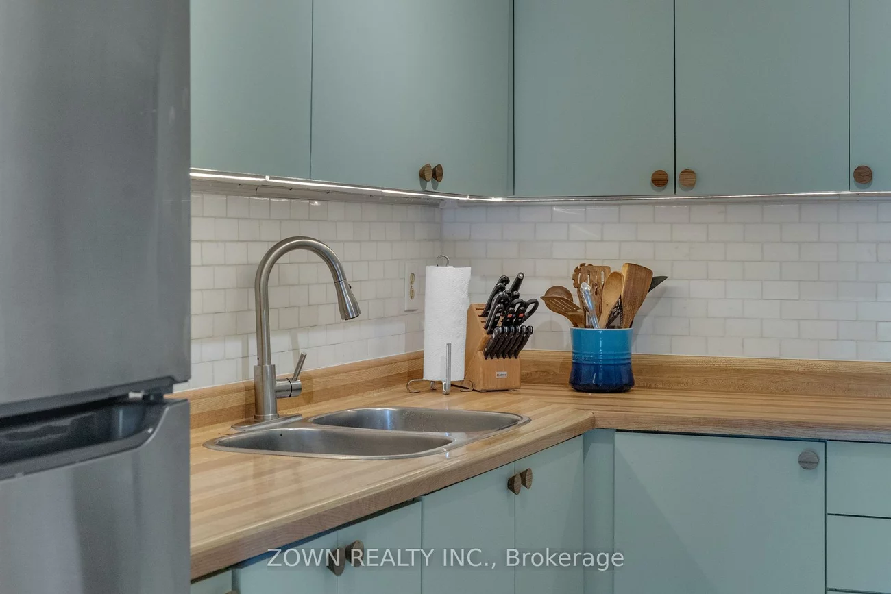 3835, Lakeshore, Long Branch, Toronto