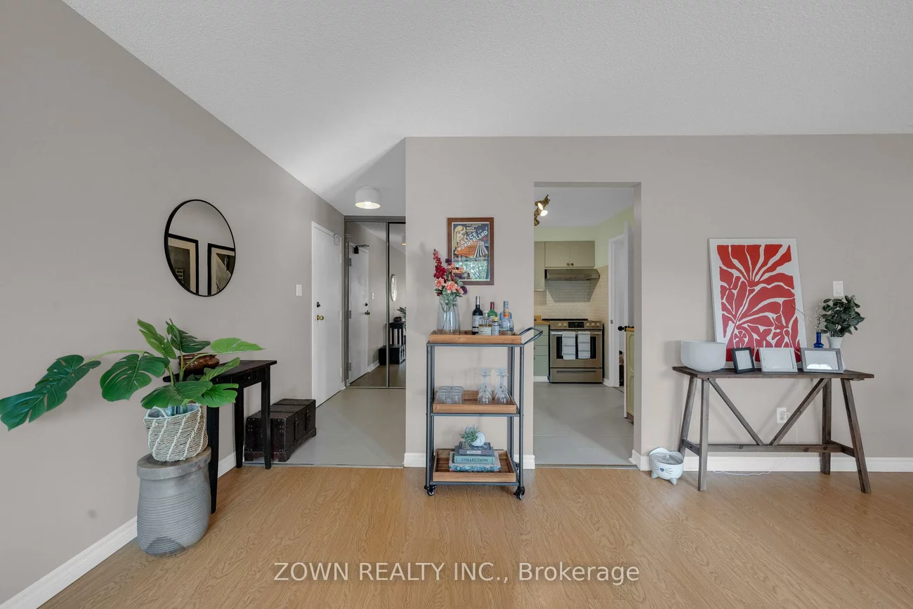 3835, Lakeshore, Long Branch, Toronto