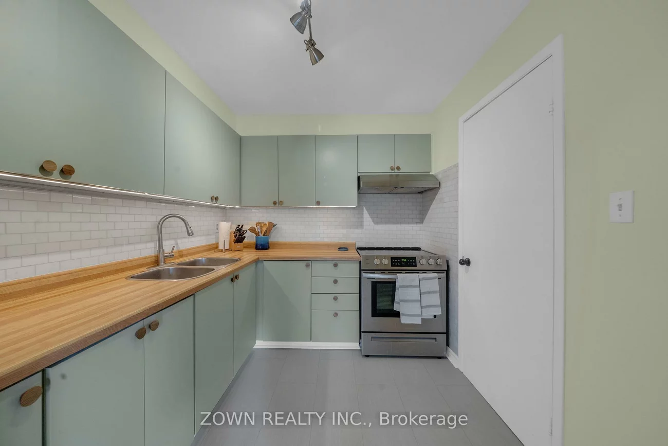 3835, Lakeshore, Long Branch, Toronto