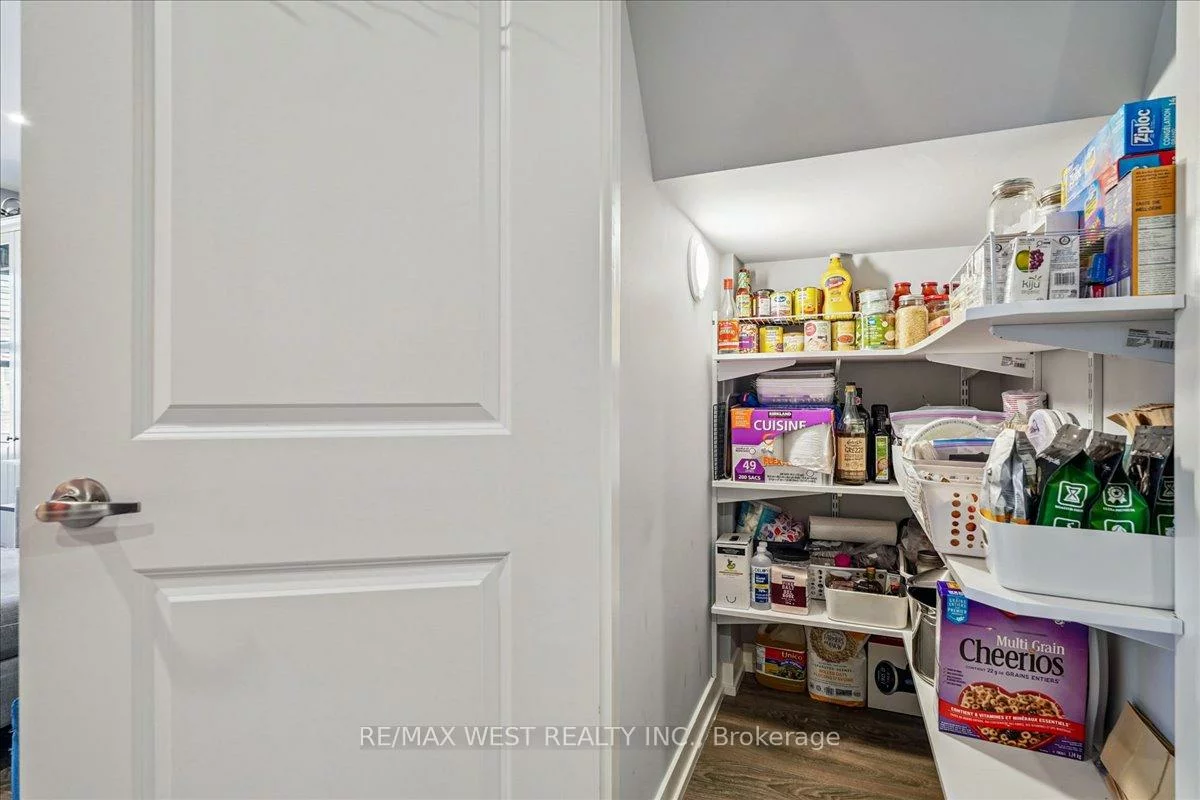 80, Parrotta, Humberlea-Pelmo Park W5, Toronto
