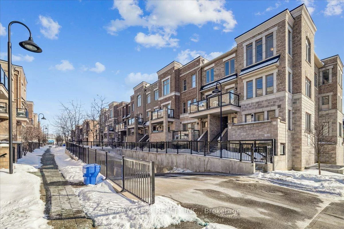 80, Parrotta, Humberlea-Pelmo Park W5, Toronto