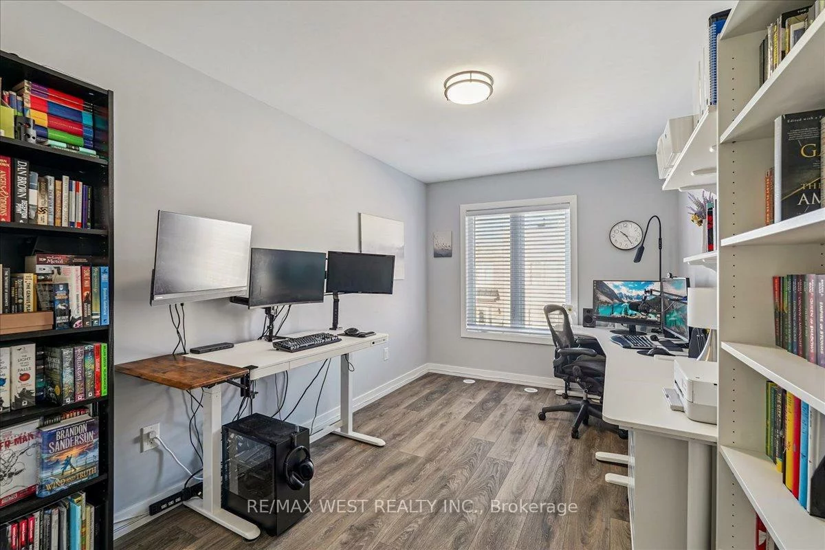 80, Parrotta, Humberlea-Pelmo Park W5, Toronto