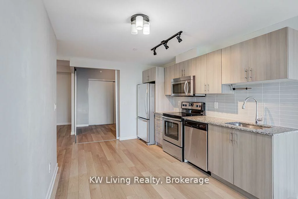 16, McAdam, Yorkdale-Glen Park, Toronto