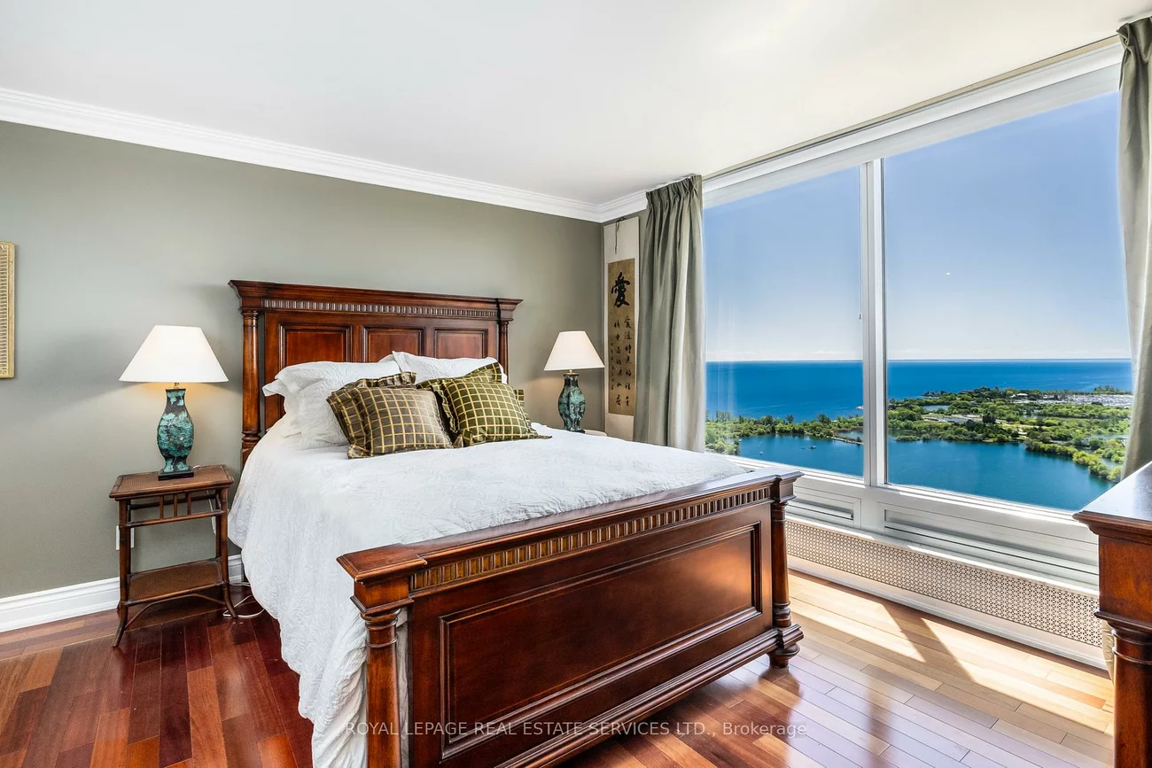 1, Palace Pier, Mimico, Toronto