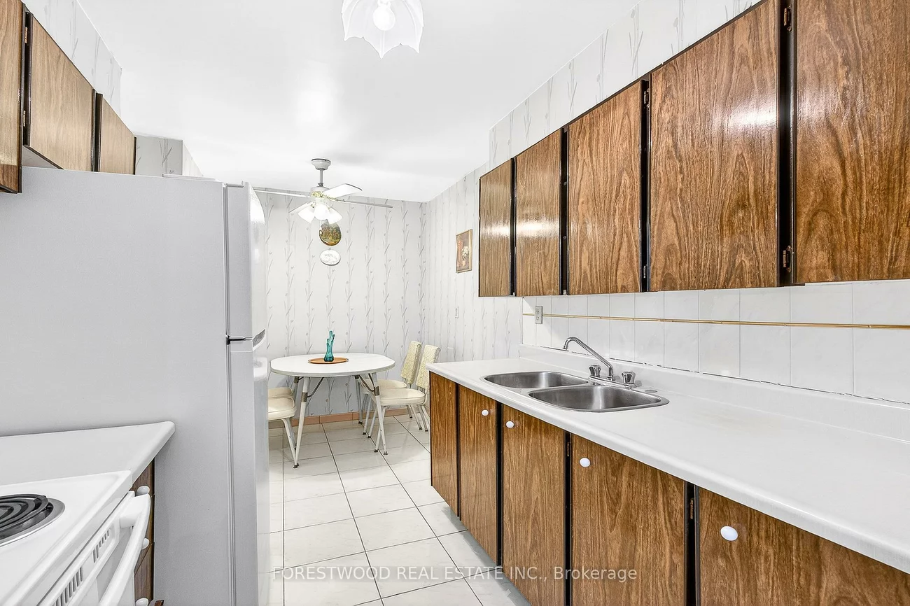 65, Southport, High Park-Swansea, Toronto