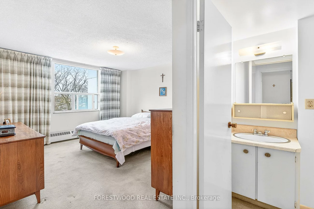 65, Southport, High Park-Swansea, Toronto