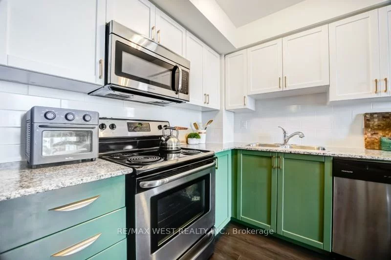 812, Lansdowne, Dovercourt-Wallace Emerson-Junction, Toronto