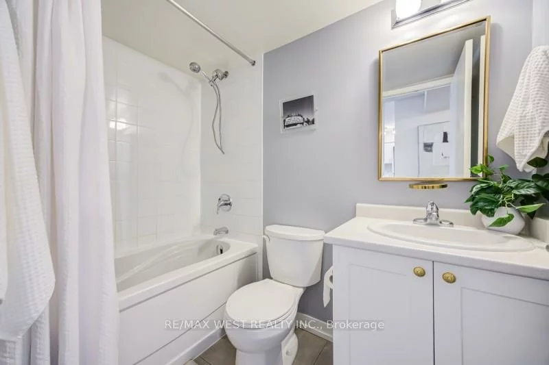 812, Lansdowne, Dovercourt-Wallace Emerson-Junction, Toronto