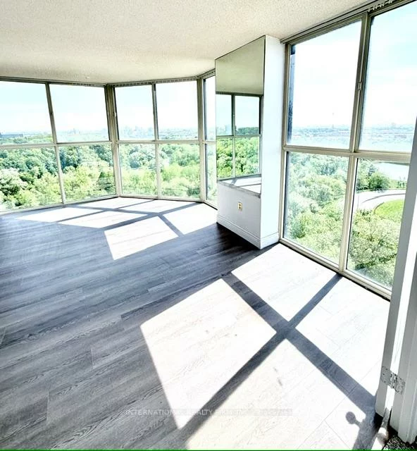 600, Rexdale, West Humber-Clairville, Toronto