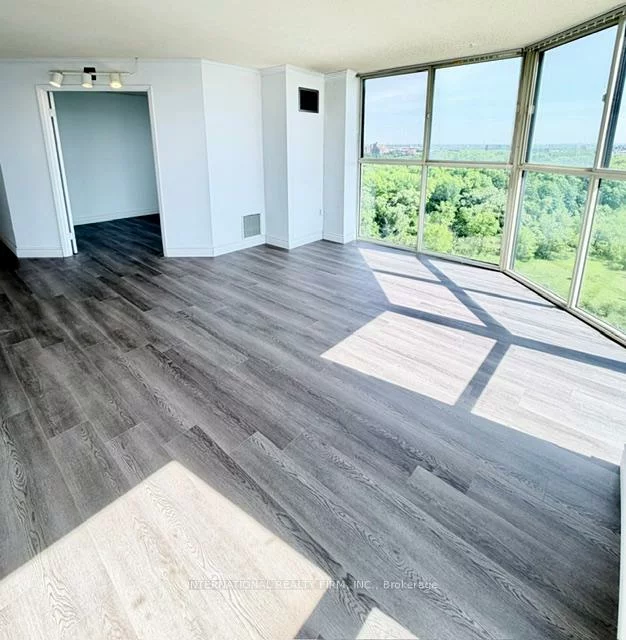 600, Rexdale, West Humber-Clairville, Toronto