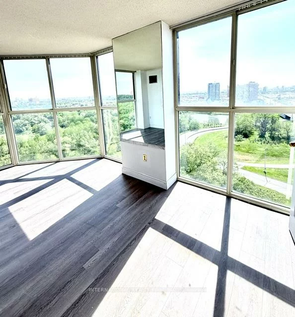 600, Rexdale, West Humber-Clairville, Toronto