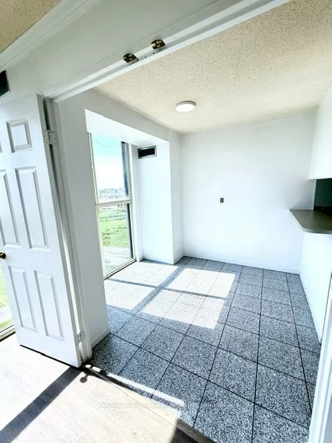600, Rexdale, West Humber-Clairville, Toronto