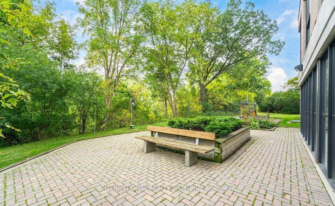 600, Rexdale, West Humber-Clairville, Toronto