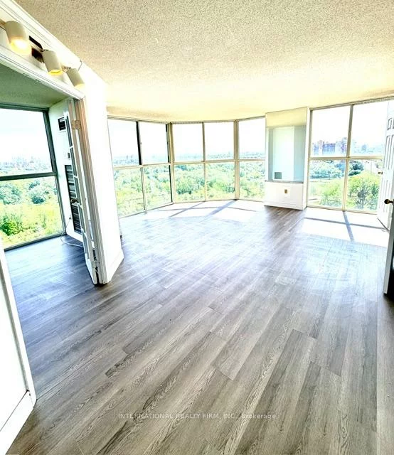 600, Rexdale, West Humber-Clairville, Toronto
