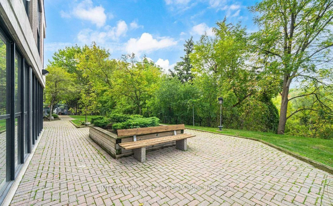 600, Rexdale, West Humber-Clairville, Toronto