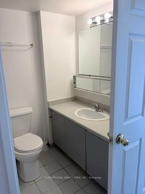 600, Rexdale, West Humber-Clairville, Toronto