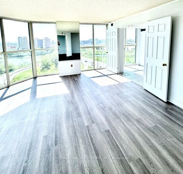 600, Rexdale, West Humber-Clairville, Toronto