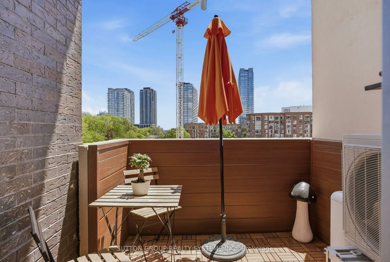60, Southport, High Park-Swansea, Toronto