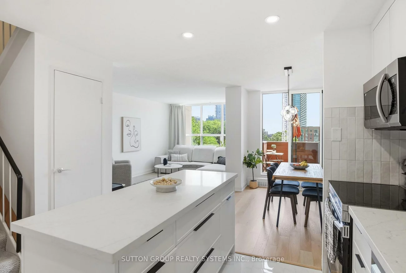 60, Southport, High Park-Swansea, Toronto