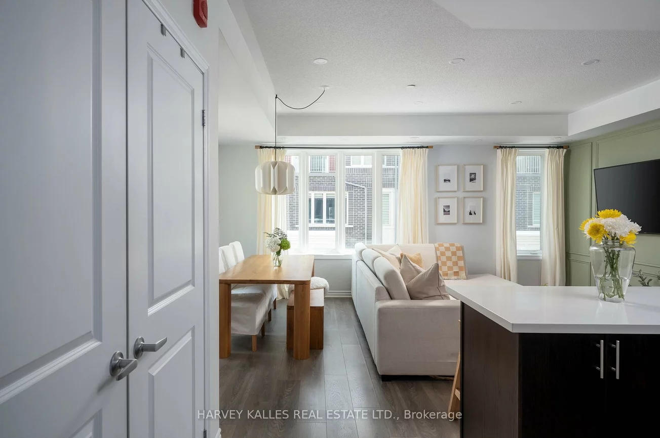 85, Eastwood Park, Long Branch, Toronto