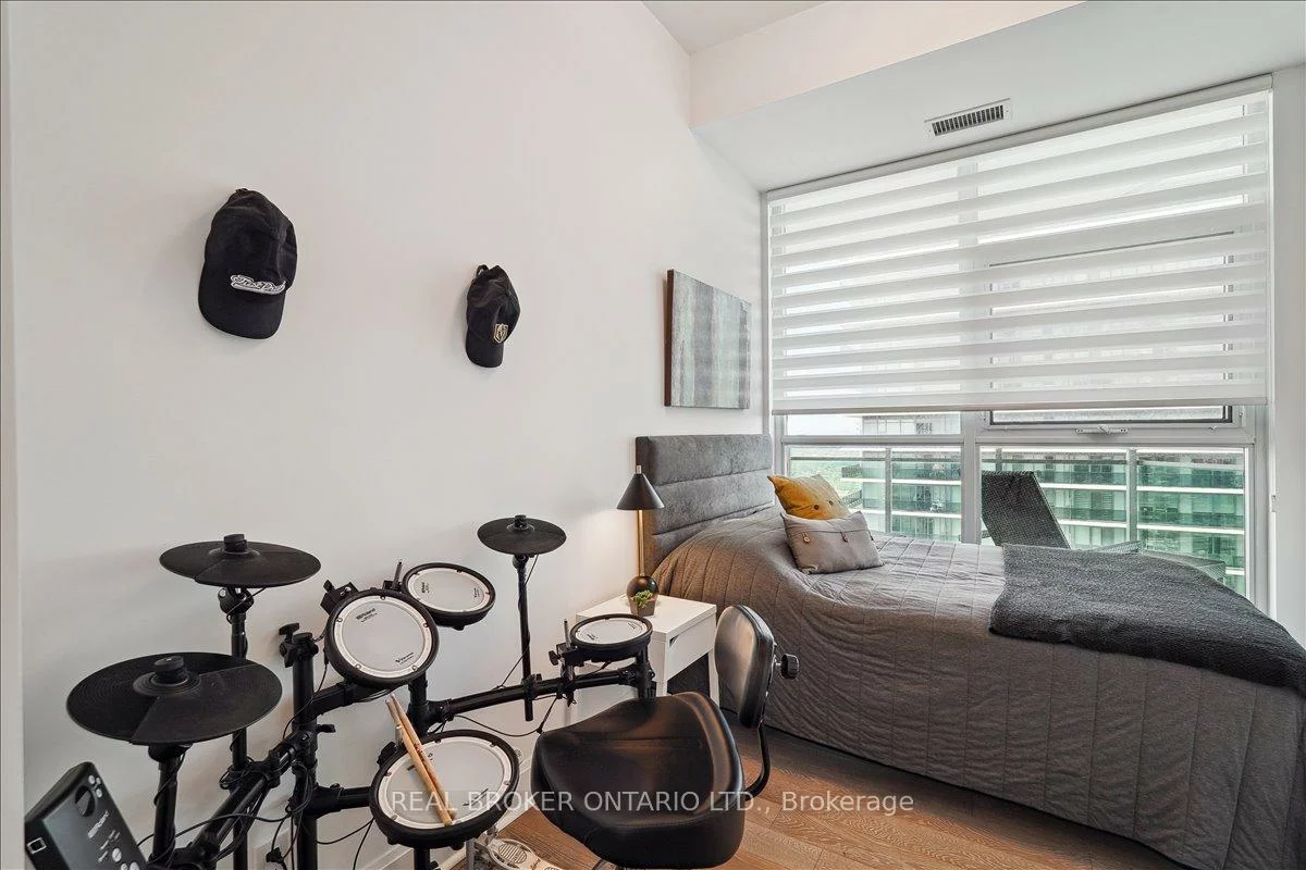 33, Shore Breeze, Mimico, Toronto