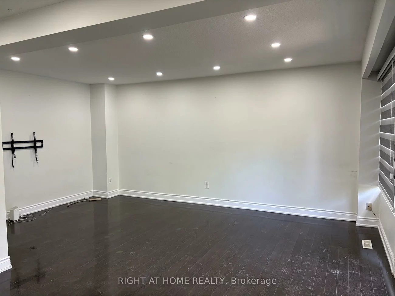 16, Litchfield, West Humber-Clairville, Toronto