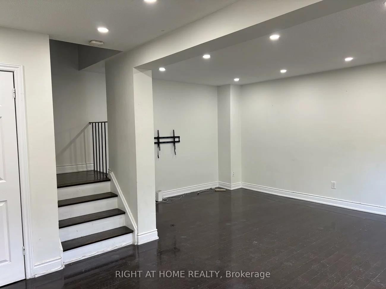16, Litchfield, West Humber-Clairville, Toronto