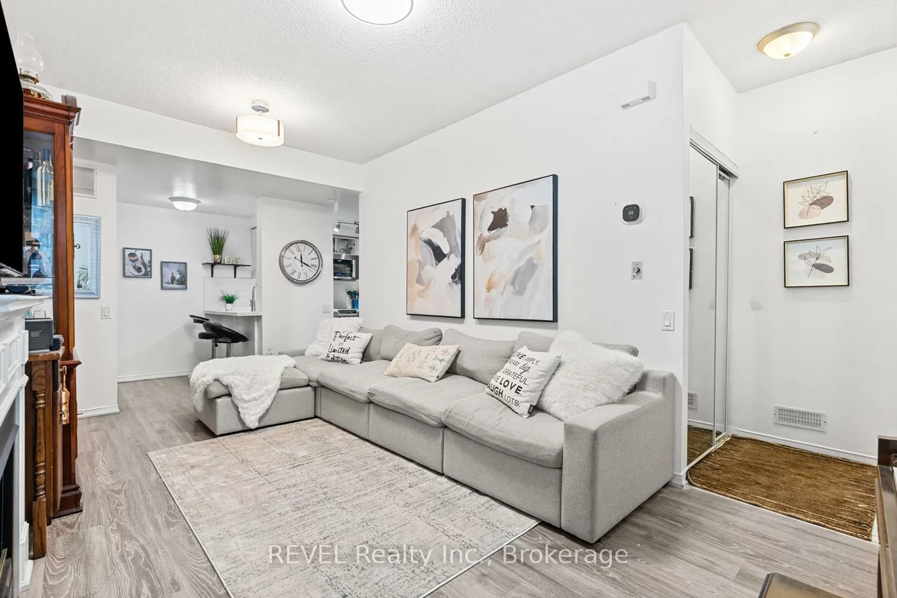 760, Lawrence, Yorkdale-Glen Park, Toronto