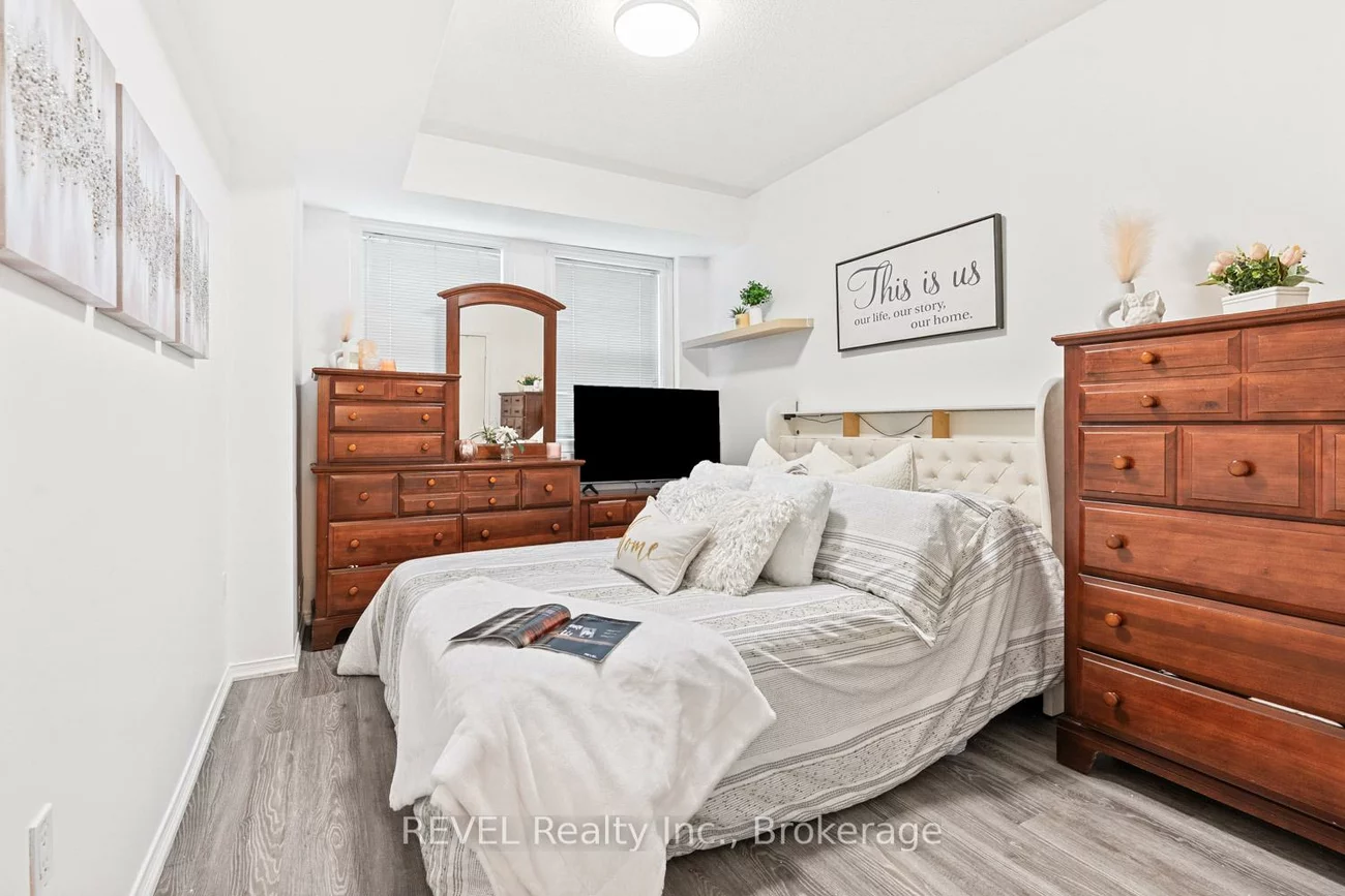 760, Lawrence, Yorkdale-Glen Park, Toronto