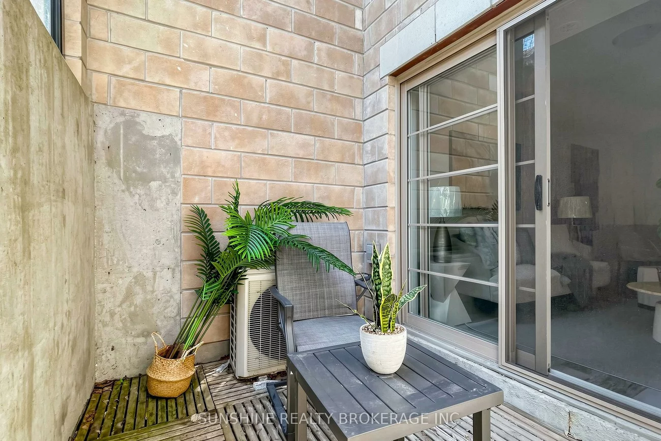 2335, Sheppard, Humberlea-Pelmo Park W5, Toronto
