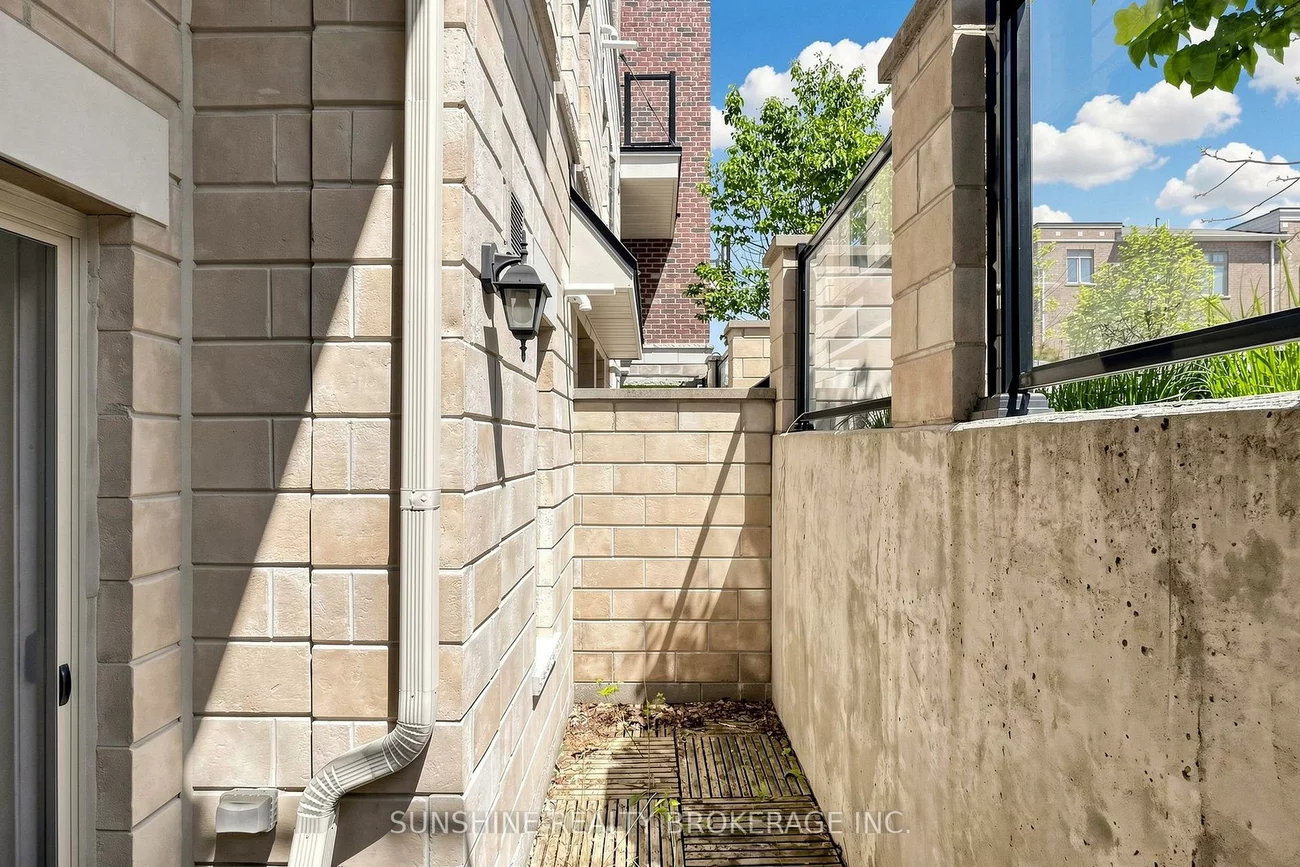 2335, Sheppard, Humberlea-Pelmo Park W5, Toronto