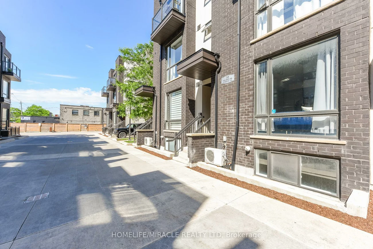 32, Fieldway, Islington-City Centre West, Toronto