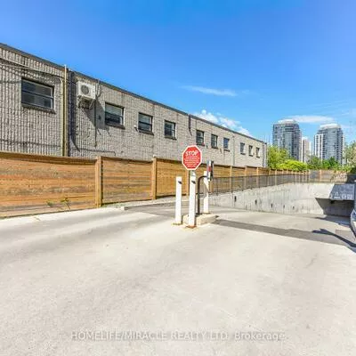 32, Fieldway, Islington-City Centre West, Toronto